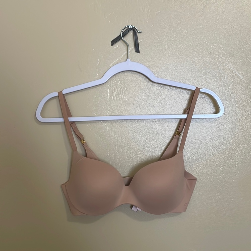 Incredible by Victoria’s Secret Light Push-Up Bra. Size 32C.